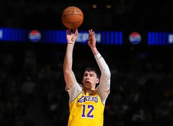 湖人险胜篮网暴露三大隐