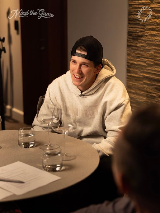 里夫斯现身《球场大脑》与詹姆斯纳什畅谈篮球