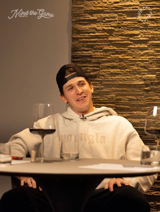 里夫斯现身《球场大脑》与詹姆斯纳什畅谈篮球