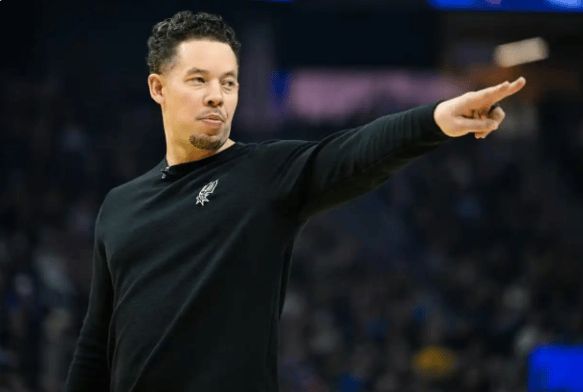 马刺力克快船登顶50胜行列 文班亚马米奇组合成